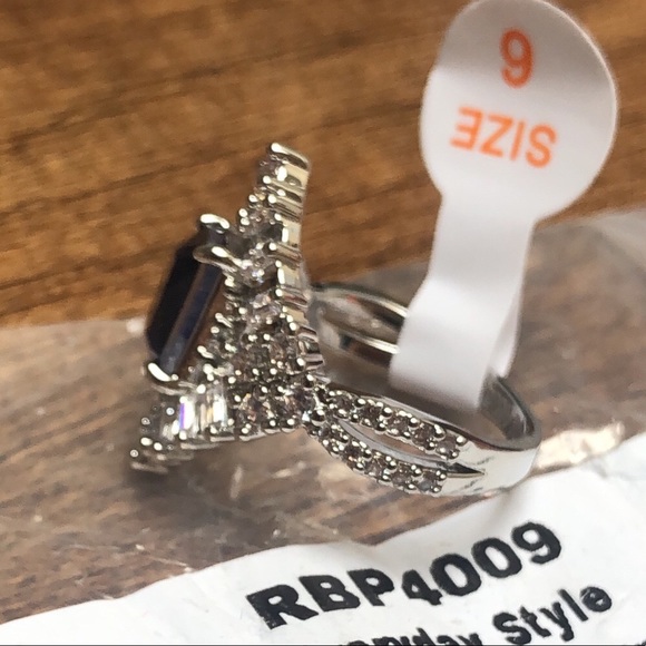 Sapphire Stone Ring - Picture 2 of 3